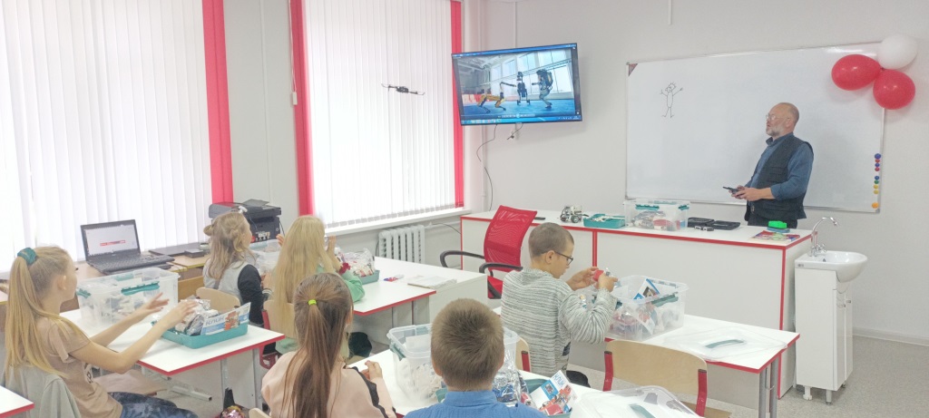 Запускаем квадрокоптер на занятии по робототехнике Запускаем квадрокоптер на занятии по робототехнике